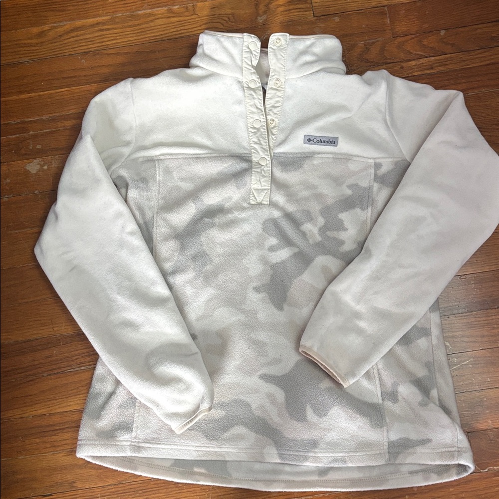 Columbia Cream and Camo Fleece pullover